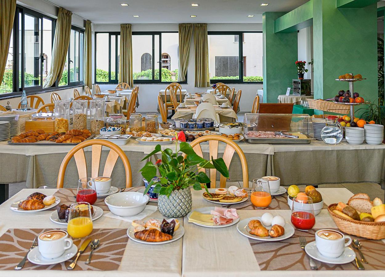 Hotel Paris Lido di Camaiore Eksteriør billede
