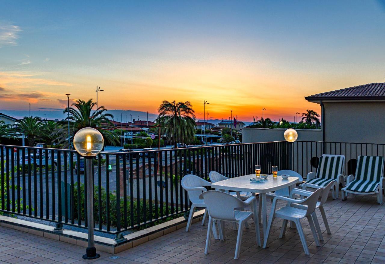 Hotel Paris Lido di Camaiore Eksteriør billede