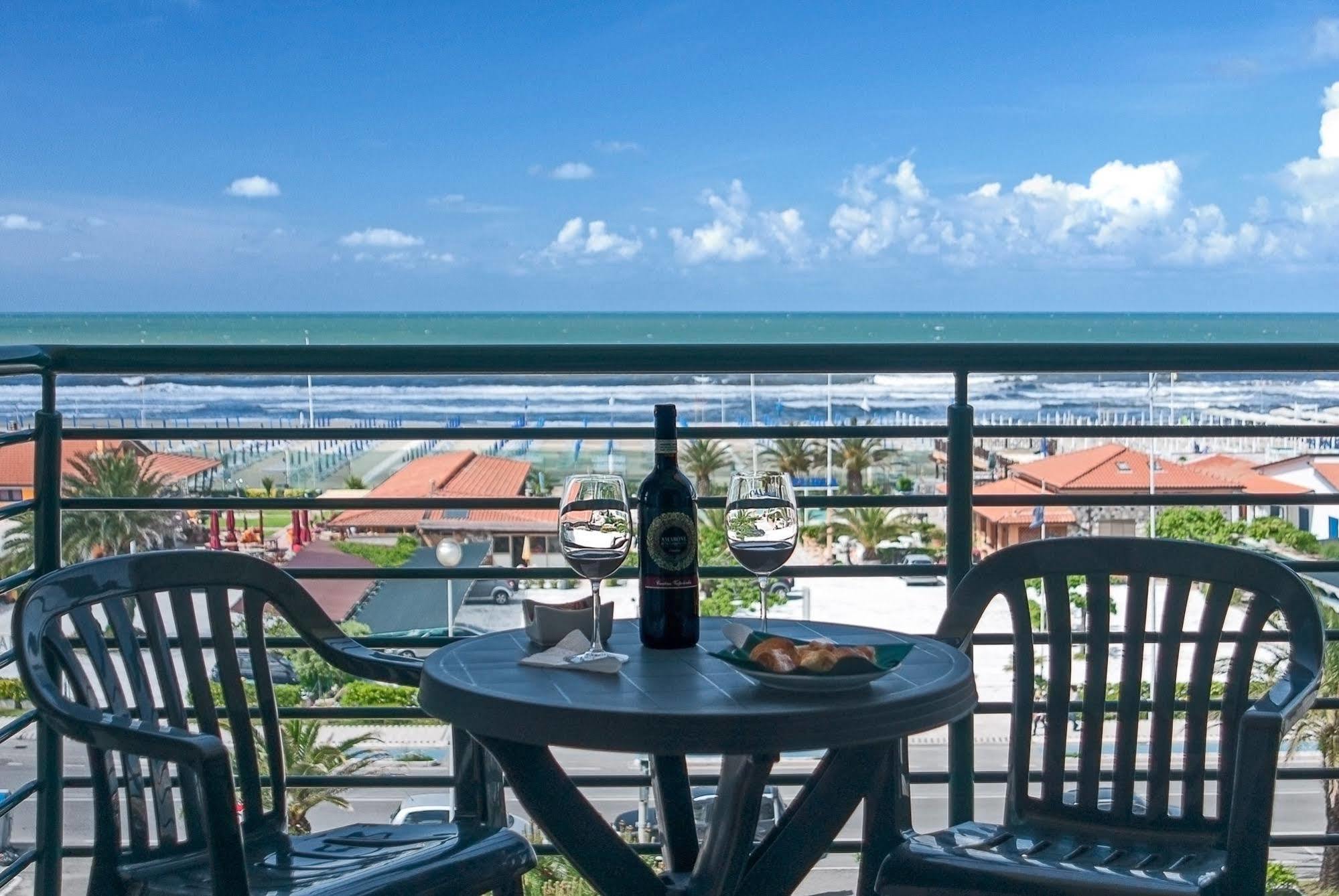 Hotel Paris Lido di Camaiore Eksteriør billede