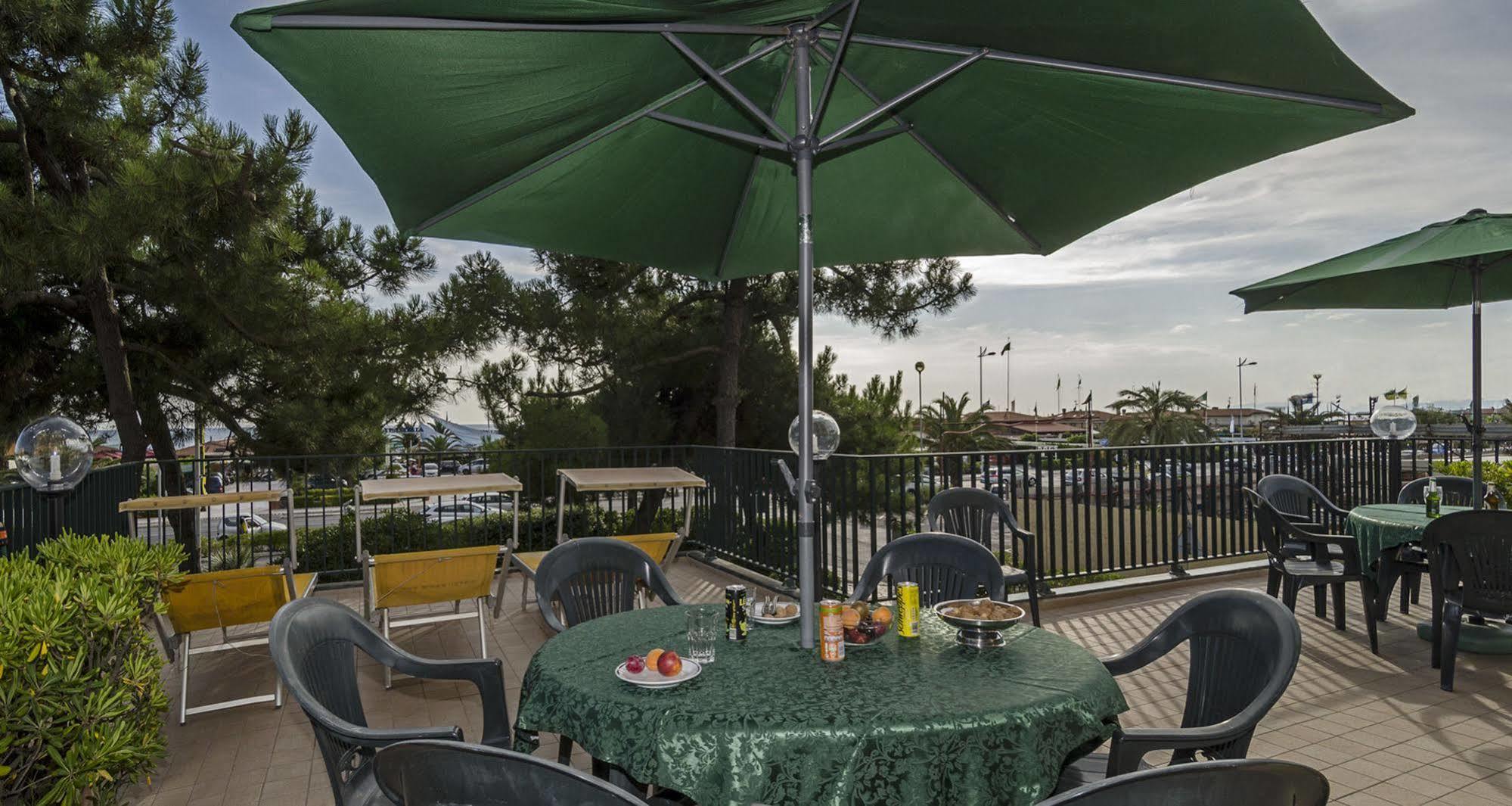 Hotel Paris Lido di Camaiore Eksteriør billede